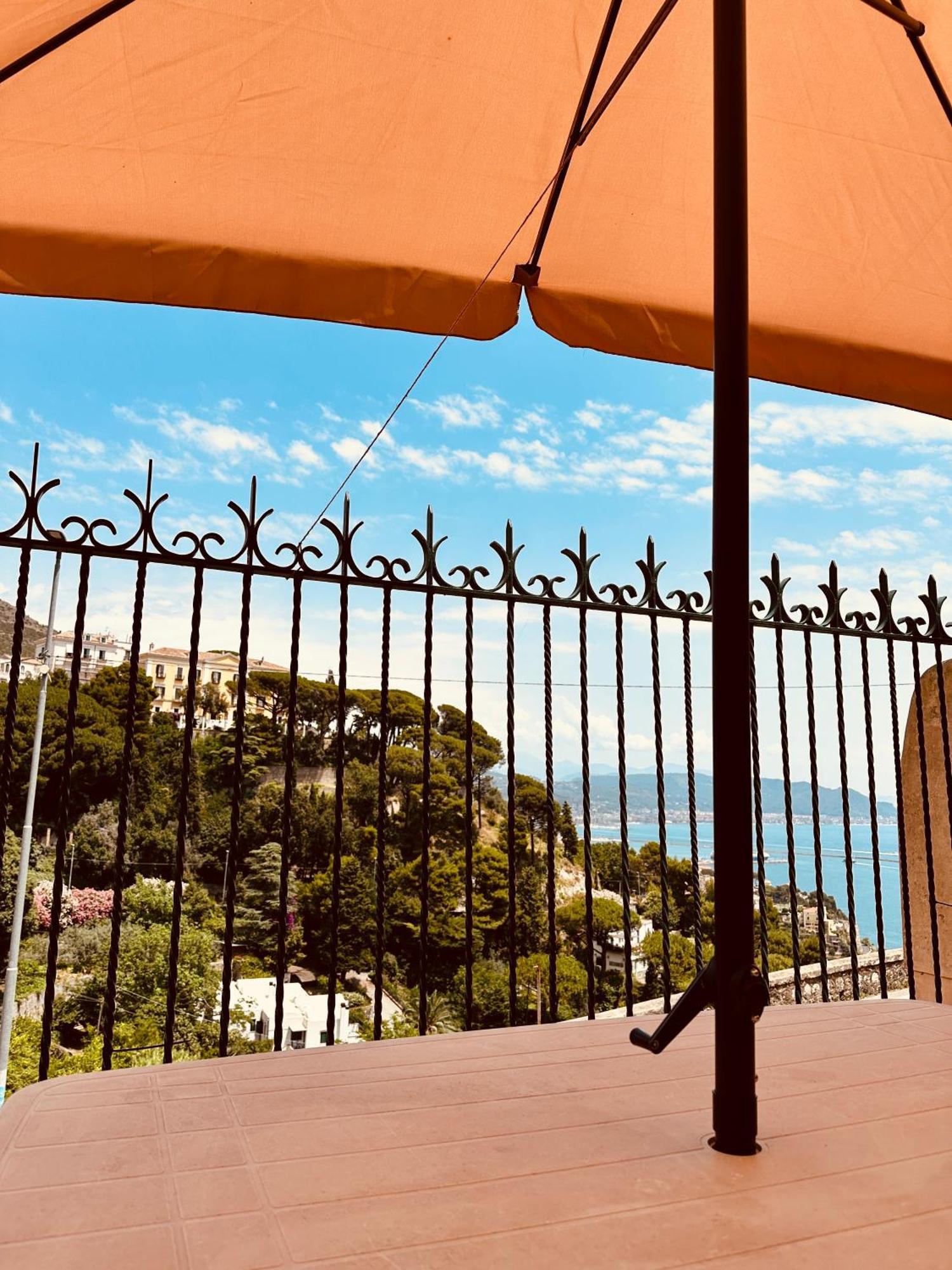 La Casa Gialla Vietri sul Mare Exterior photo