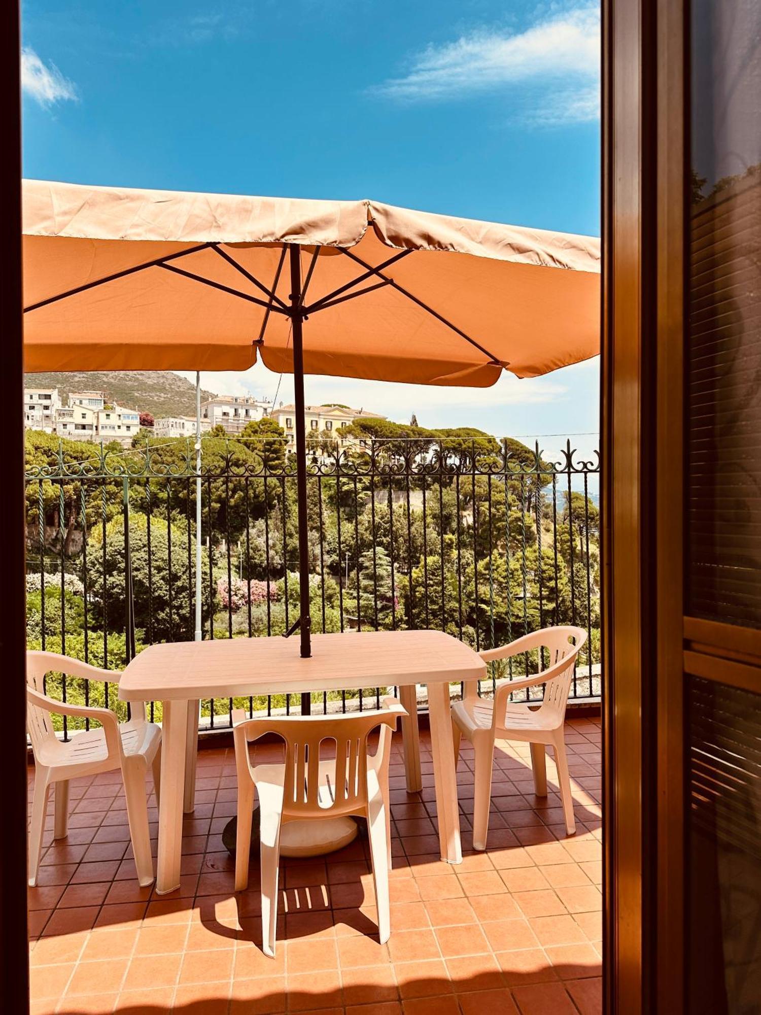 La Casa Gialla Vietri sul Mare Exterior photo